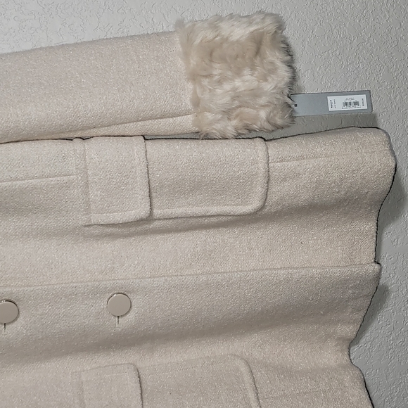 NEW! Apt. 9 Cream w/Faux Fur Wrists & Collar Jacket Sz. S - Picture 3 of 15